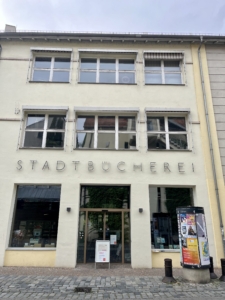 Fassade der Tübinger Stadtbücherei.